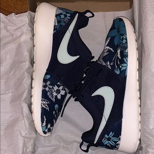 Women’s Nike Roshe One Print Premium